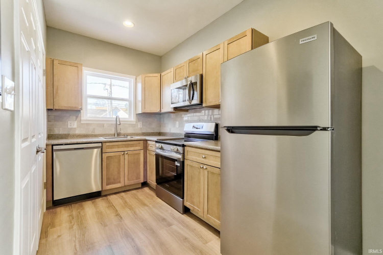 Listing Image 7