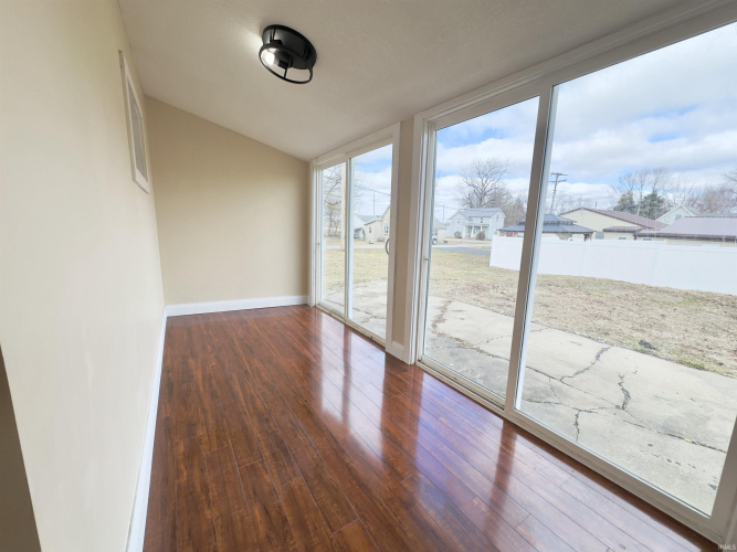 Listing Image 17