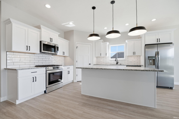 Listing Image 11