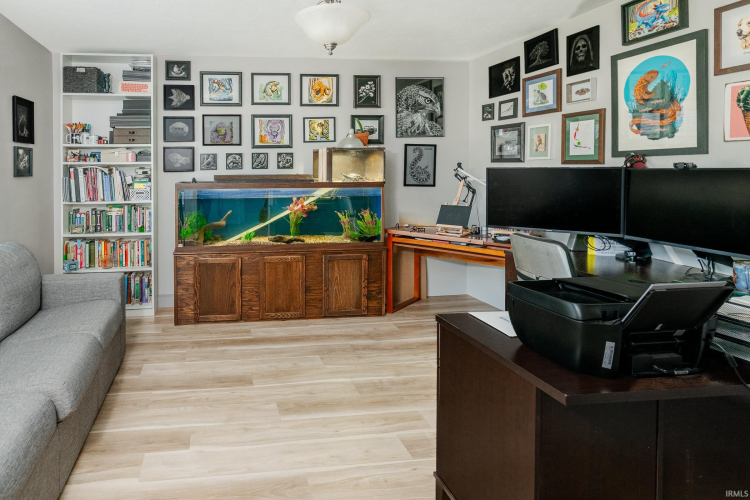 Listing Image 19