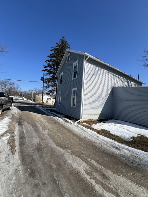 Listing Image 4