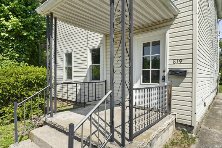 Listing Image 4