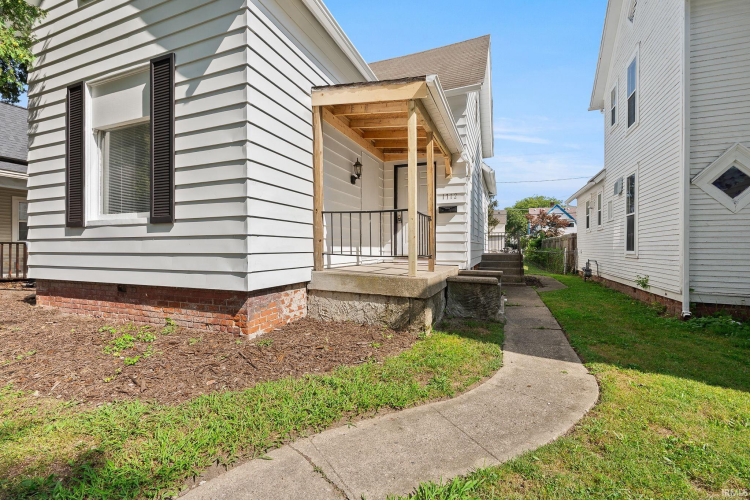 Listing Image 4