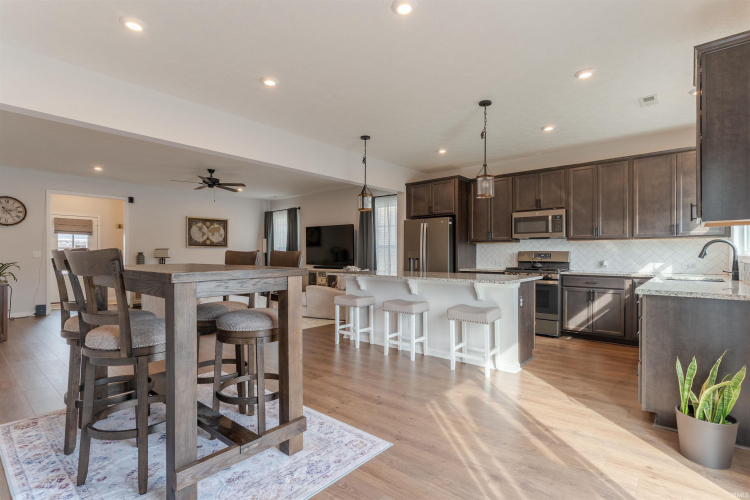 Listing Image 16