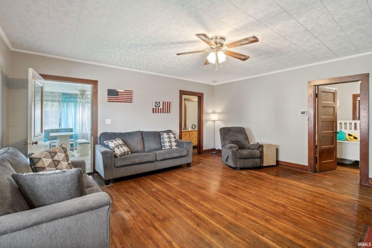 Listing Image 11