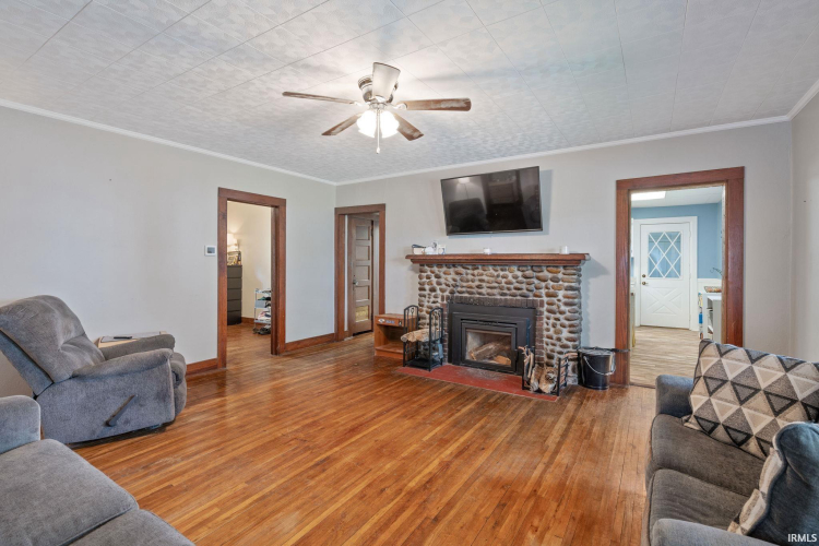Listing Image 10