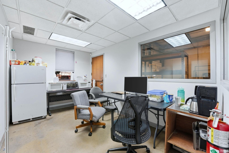 Listing Image 17