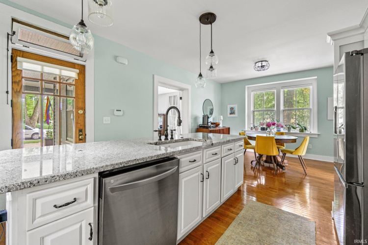 Listing Image 11