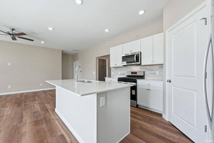 Listing Image 5