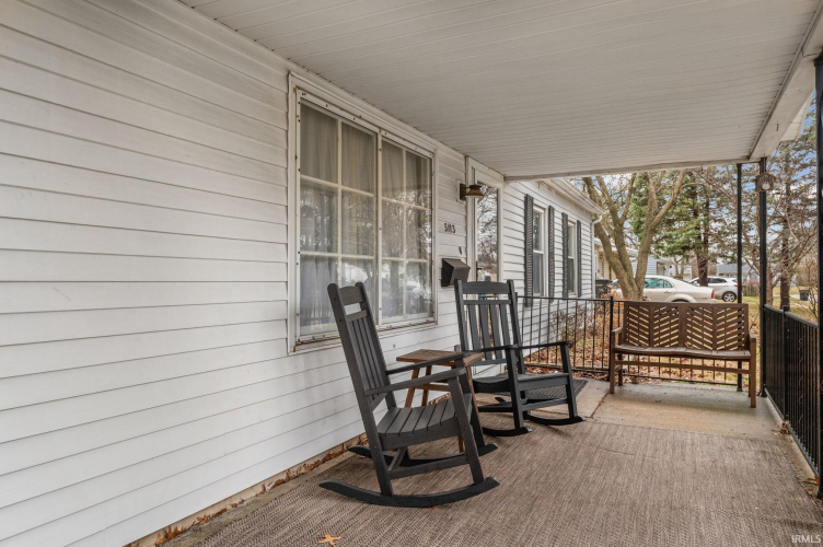 Listing Image 4