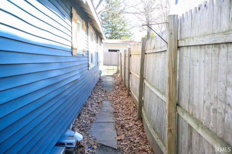 Listing Image 16
