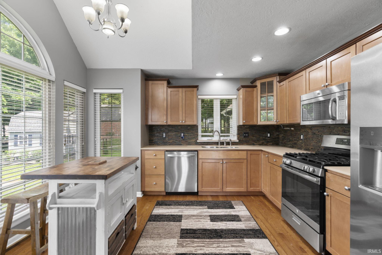 Listing Image 12