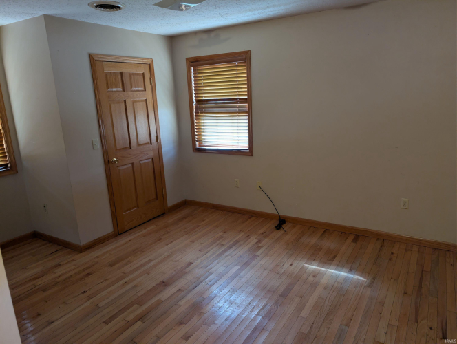 Listing Image 28