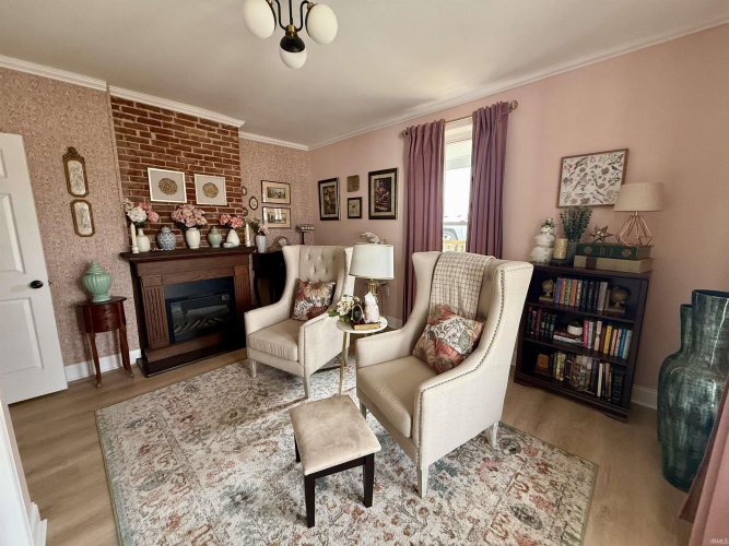 Listing Image 4