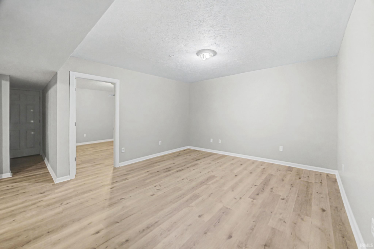 Listing Image 30