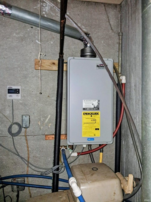 Listing Image 6