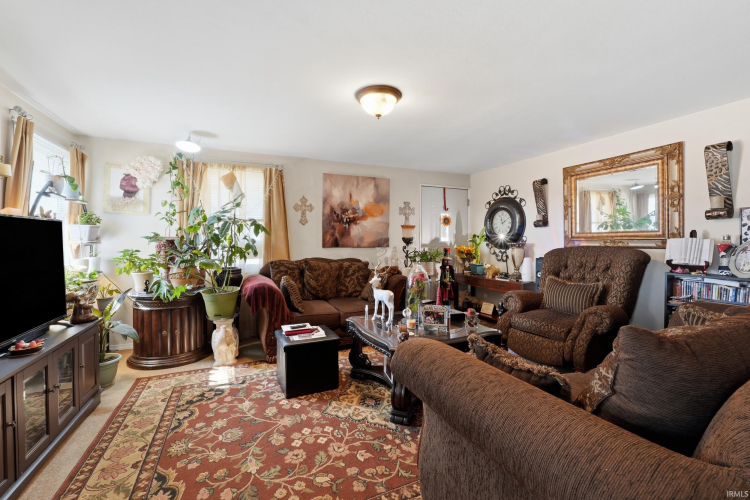Listing Image 4