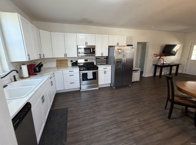 Listing Image 19