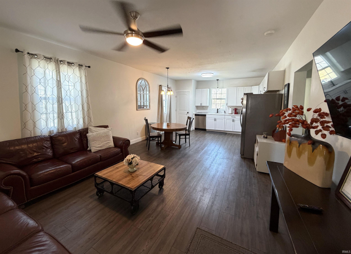 Listing Image 5