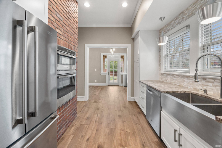 Listing Image 12