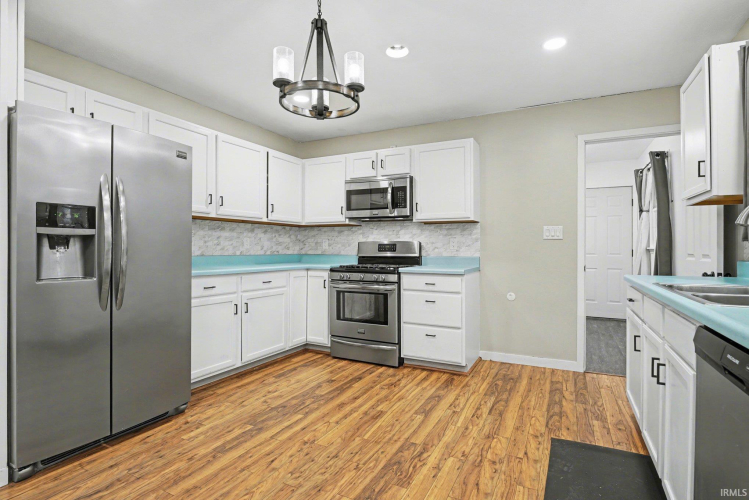 Listing Image 5