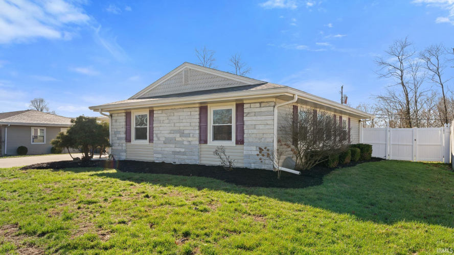Listing Image 3