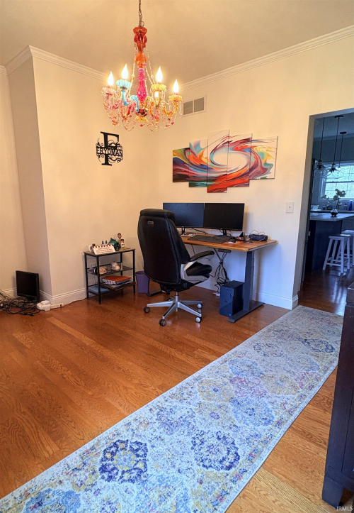 Listing Image 10