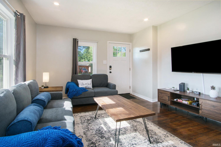 Listing Image 7