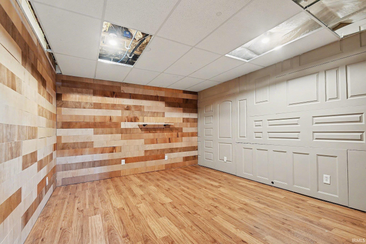 Listing Image 24