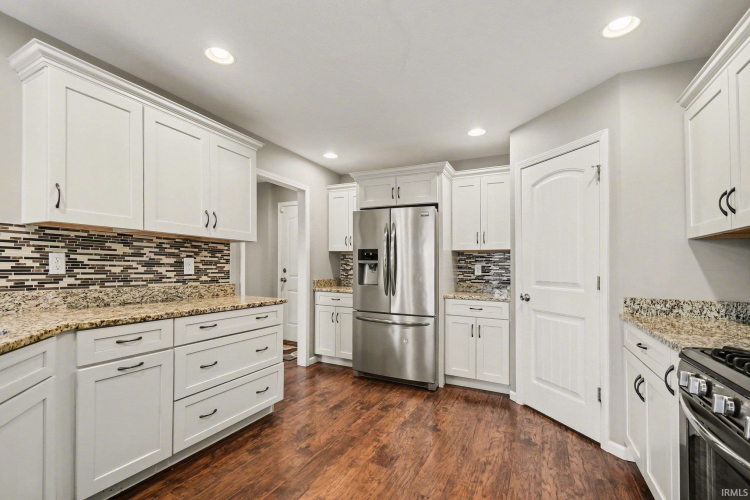 Listing Image 8