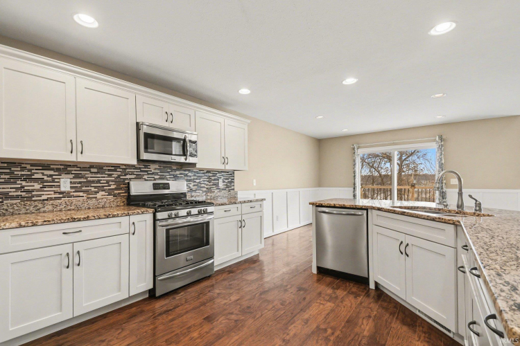 Listing Image 10
