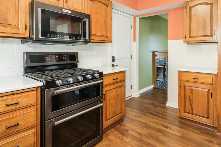 Listing Image 9