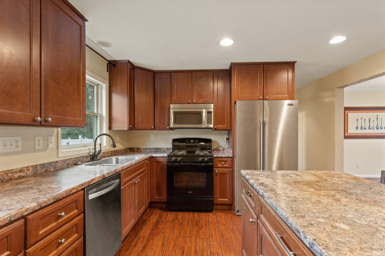 Listing Image 12