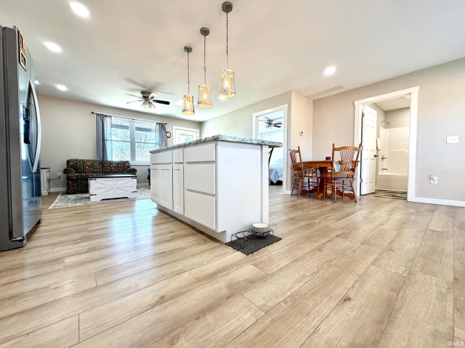 Listing Image 18