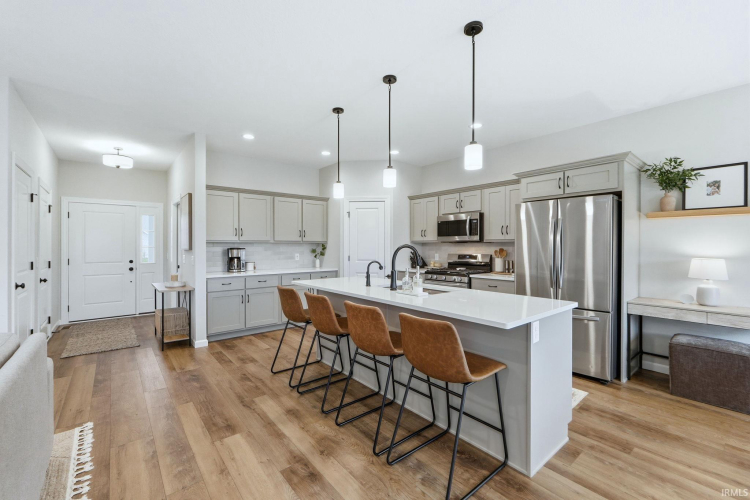 Listing Image 10