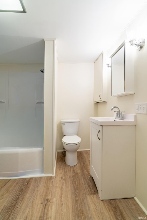 Listing Image 19