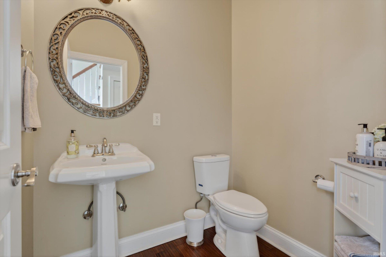 Listing Image 6