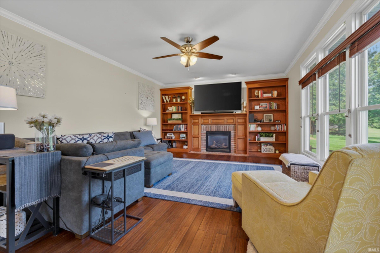 Listing Image 7