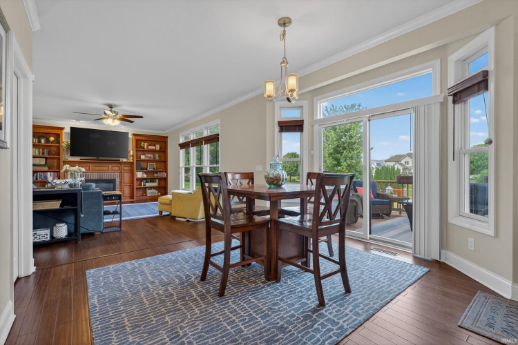 Listing Image 10