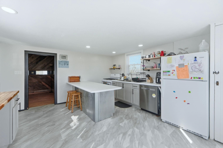 Listing Image 14
