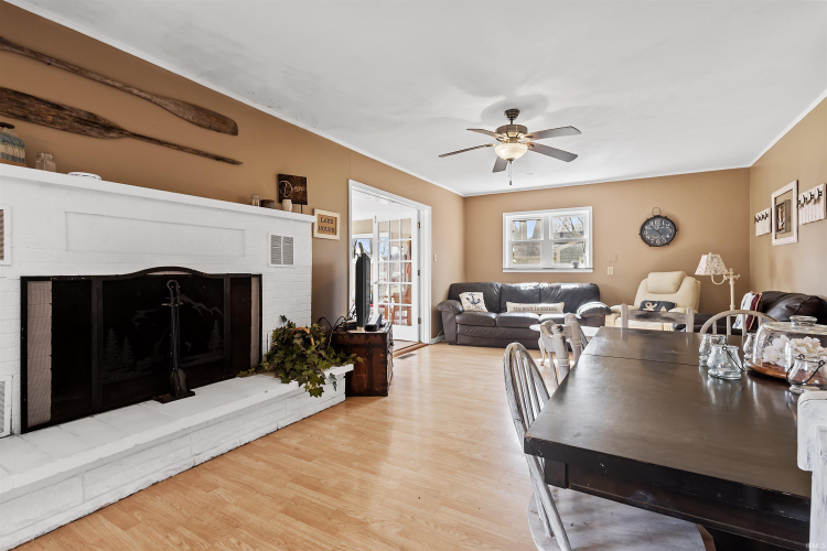 Listing Image 8