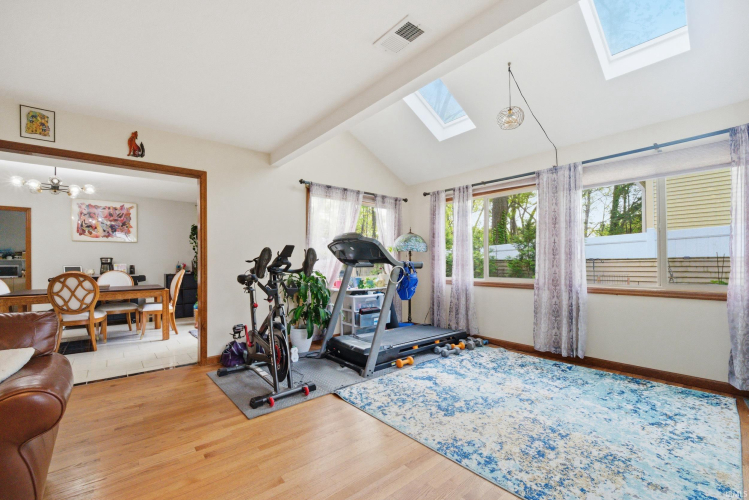 Listing Image 14