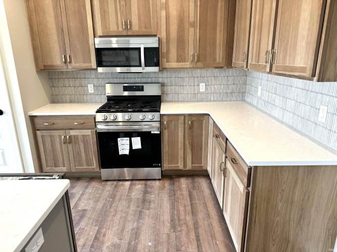 Listing Image 5