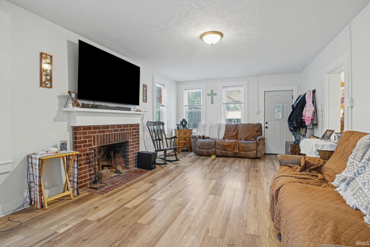 Listing Image 11