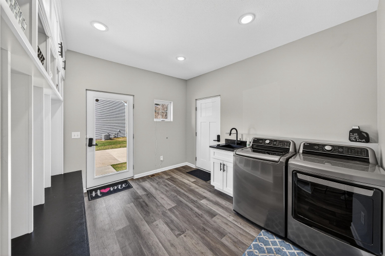 Listing Image 14