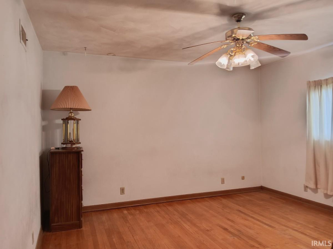 Listing Image 26