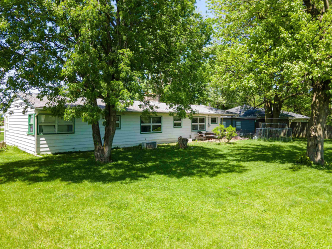 Listing Image 4