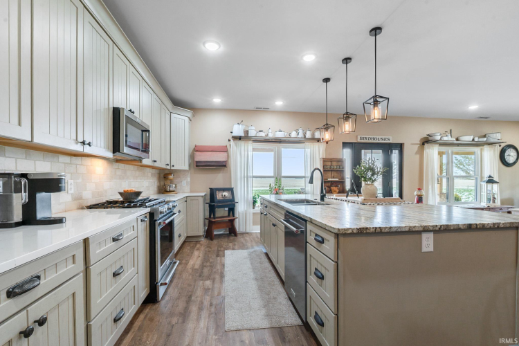 Listing Image 10