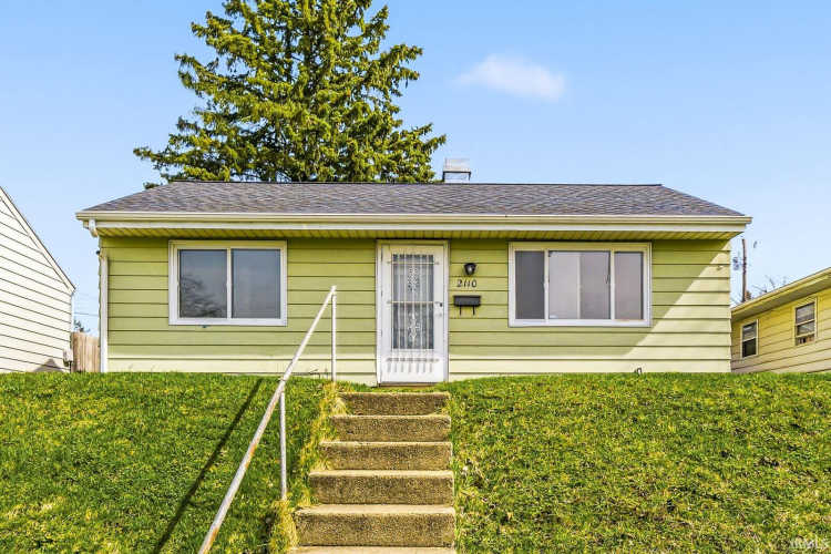 Listing Image 4