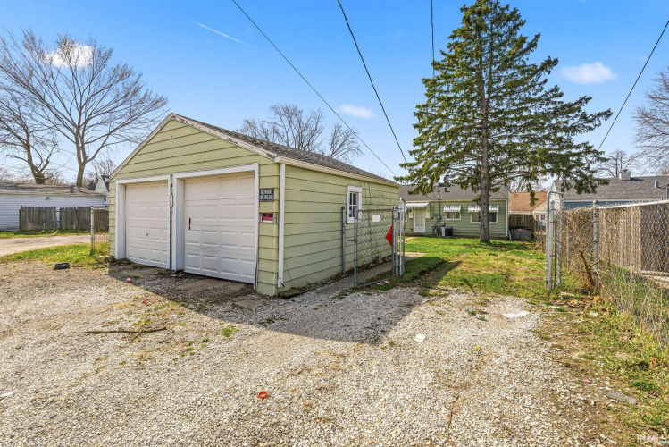 Listing Image 6